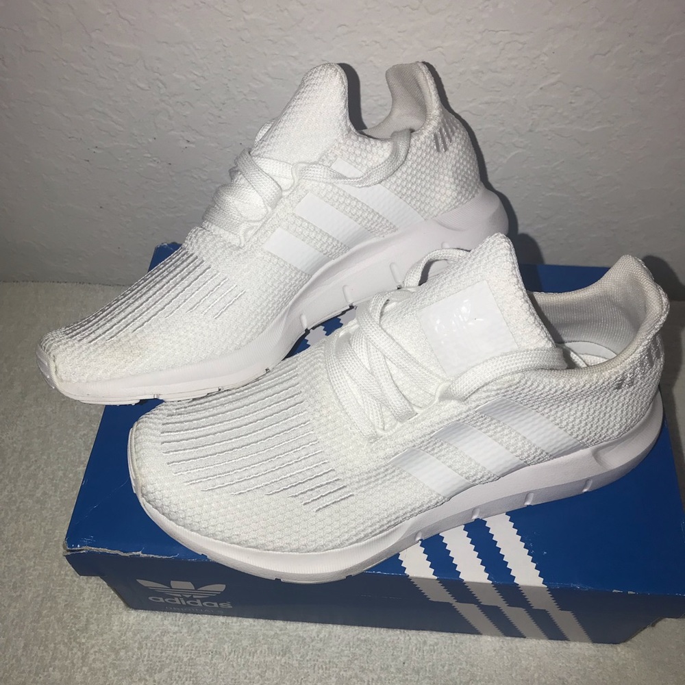 Adidas Swift Run Triple White women 7